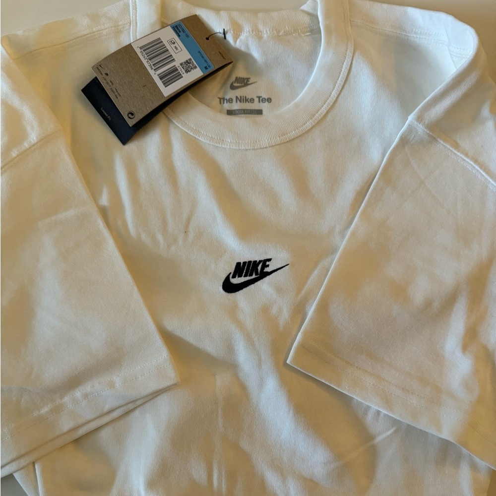 Nike NWT Men’s Med Tshirt